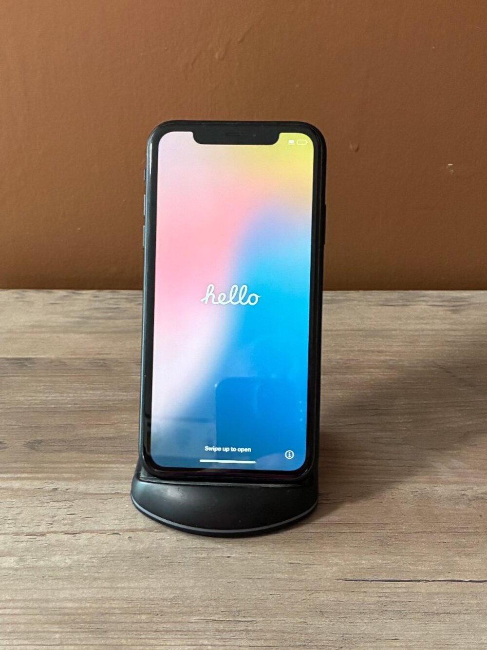 iPhone XR 64 GB - Picture 2 of 7